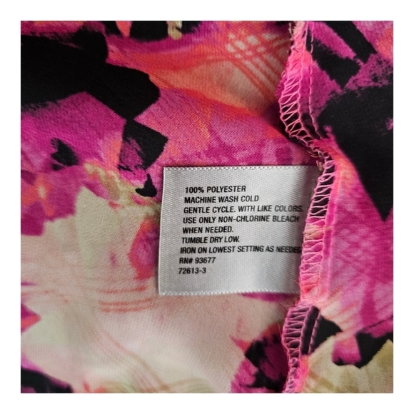 Floral Cap Sleeve top XL - XXL, pinks and black, ruffled neckline - Picture 4 of 7